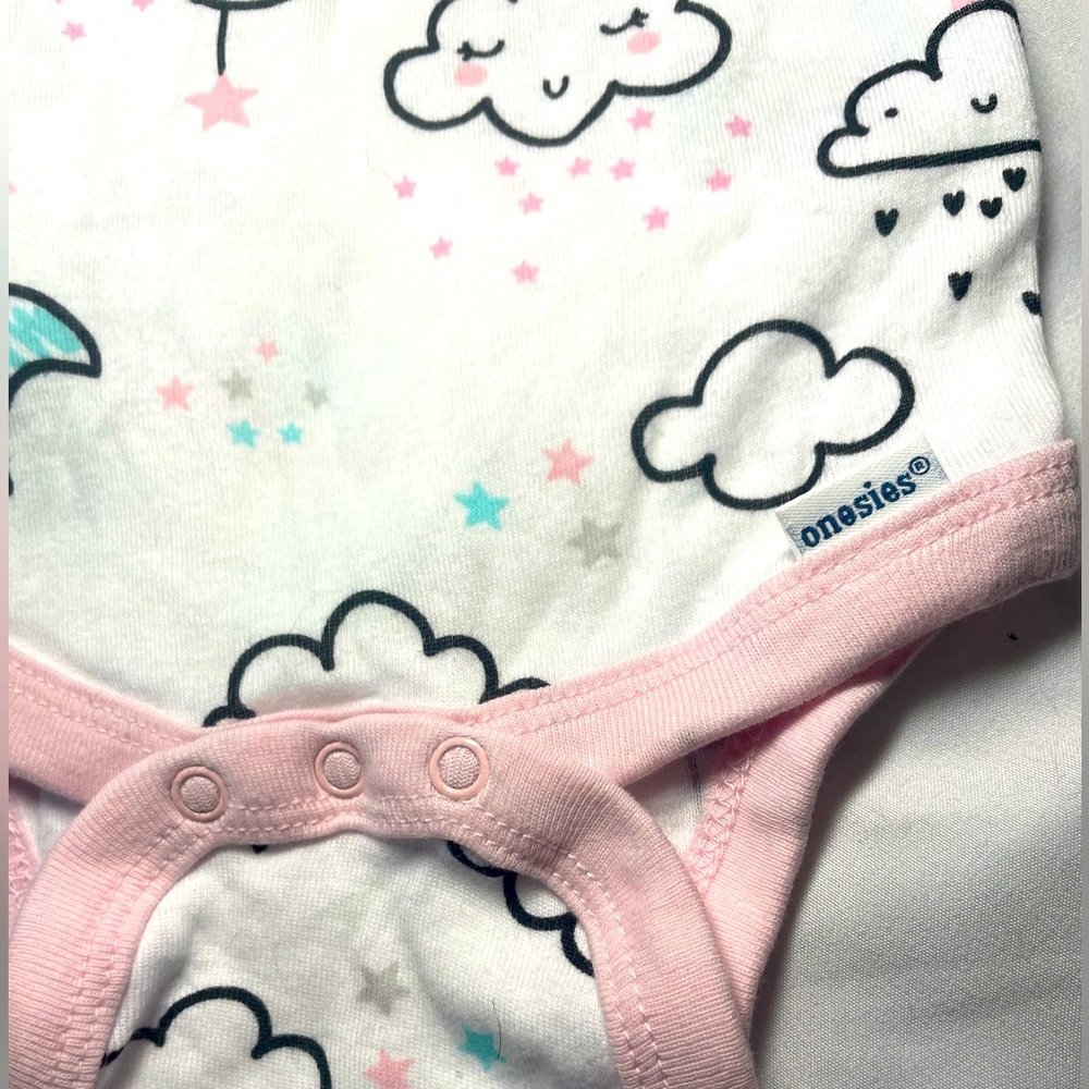 Gerber short-sleeve clouds & stars Onesie 3-6mos.
